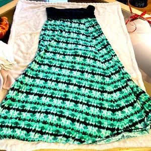 I have an icy skirt that’s green and black not to for sure of the size